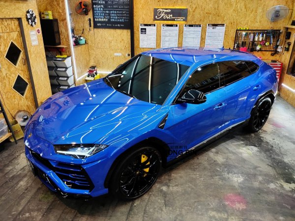 Lamborghini Urus 藍寶堅尼